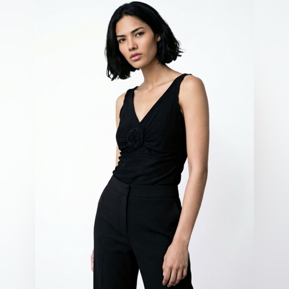 VINTAGE ARMANI COLLEZIONI ITALIAN BLACK Y2K BLACK TEXTURED ROSETTE APPLIQUÉ‎ TOP
